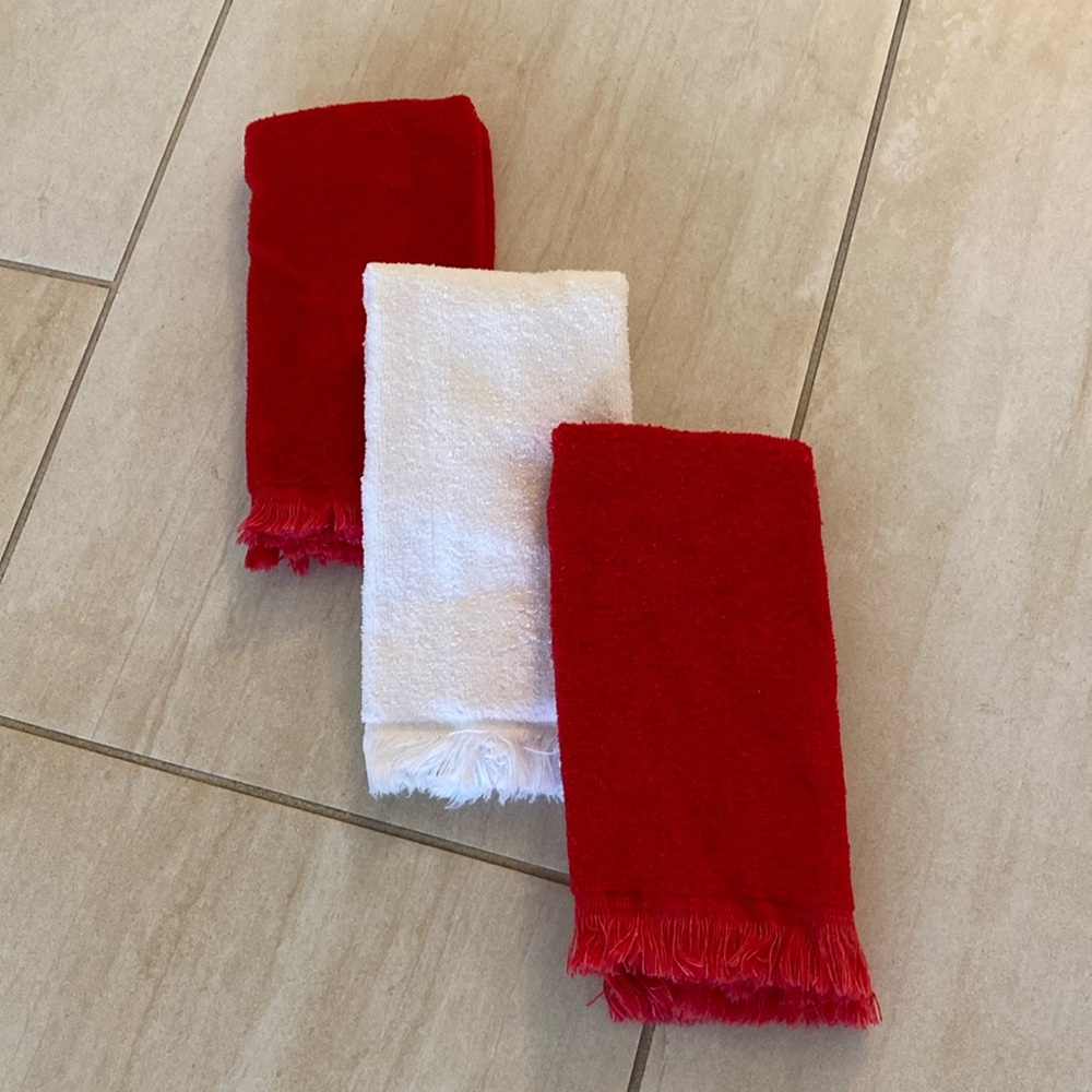 Fieldcrest vintage fingertip guest towels.